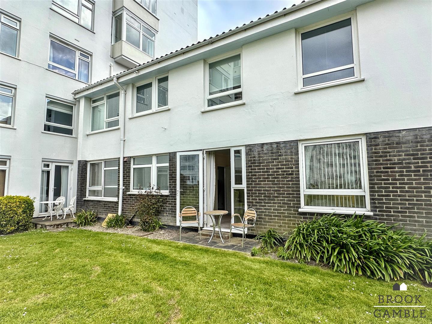 2 Bedroom Flat. Compton Place Road in Eastbourne,  14